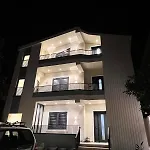 Appartamento Renovated 2nd Floor Near Center 2