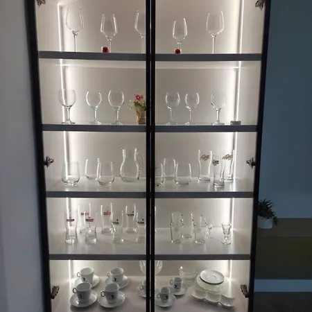 Brand New Modern Apartment, 2 Bedrooms And 2 Bathrooms *