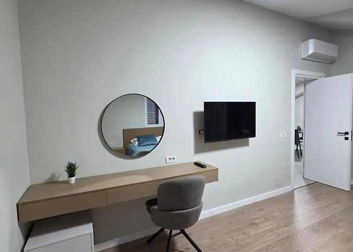 Brand New Modern Apartment, 2 Bedrooms And 2 Bathrooms *