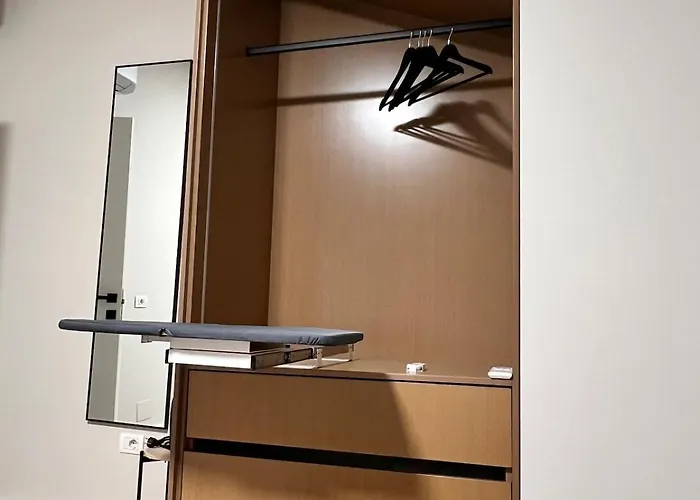 アパート Brand New Modern Apartment, 2 Bedrooms And 2 Bathrooms ティラナ