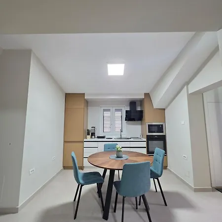Brand New Modern Apartment, 2 Bedrooms And 2 Bathrooms Apartmán *