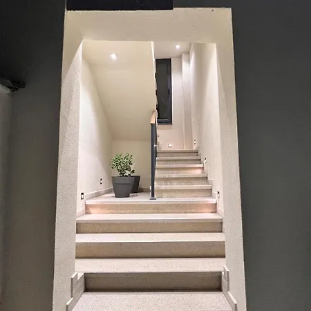 Renovated 2nd Floor Near Center 2 ティラナ