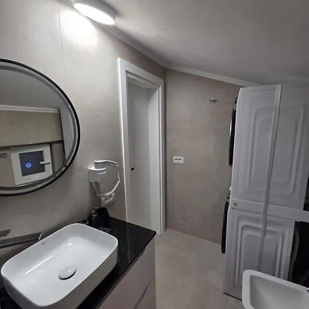 Apartamento Renovated 2nd Floor Near Center 2 *