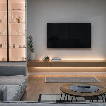 Renovated 2Nd Floor Apt Near City Center Villa 2 *