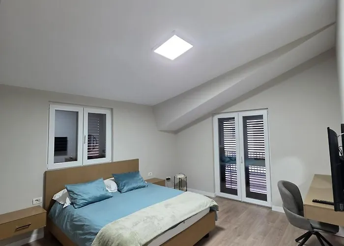 Brand New Modern Apartment, 2 Bedrooms And 2 Bathrooms *