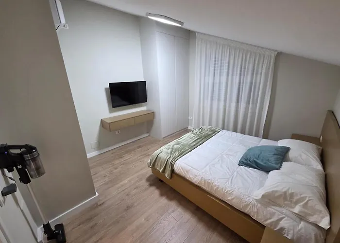 Renovated 2Nd Floor Apt Near City Center Villa 2 Apartamento