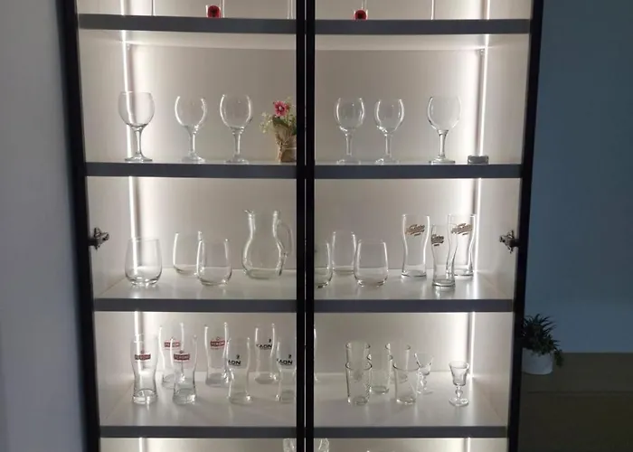 Renovated 2Nd Floor Apt Near City Center Villa 2 *