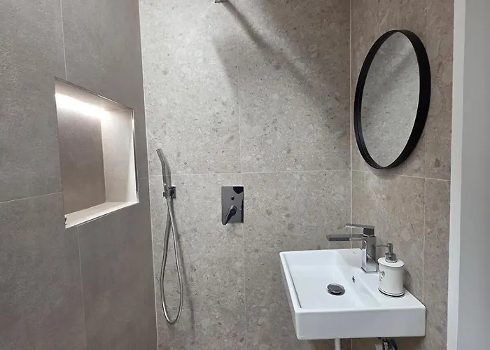 Brand New Modern Apartment, 2 Bedrooms And 2 Bathrooms *