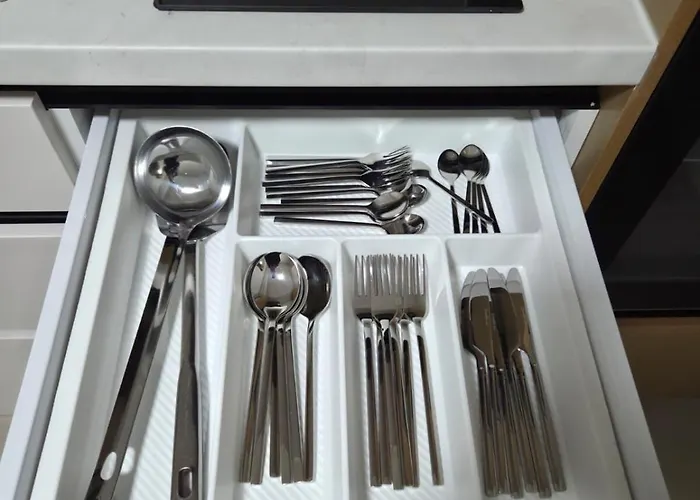 Renovated 2Nd Floor Apt Near City Center Villa 2 *