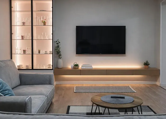 Renovated 2Nd Floor Apt Near City Center Villa 2 *